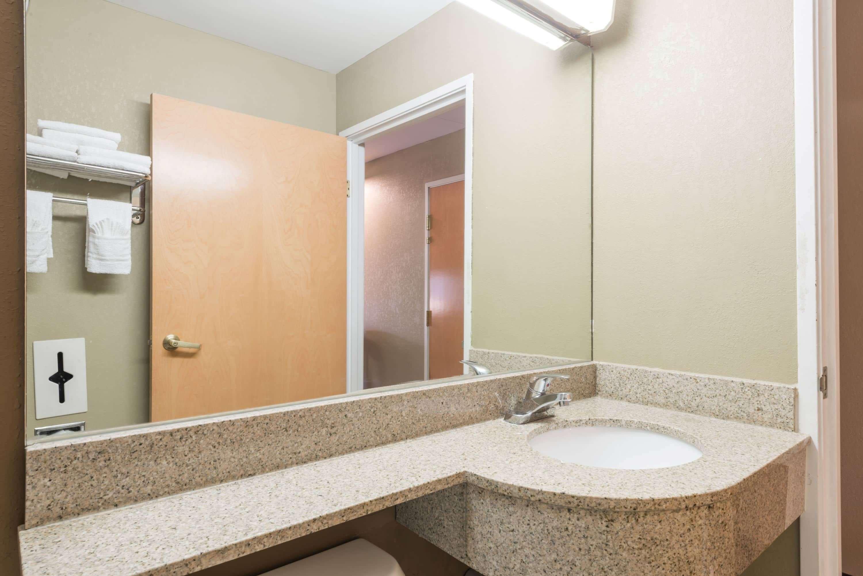 Microtel Inn & Suites By Wyndham West Chester Exteriör bild
