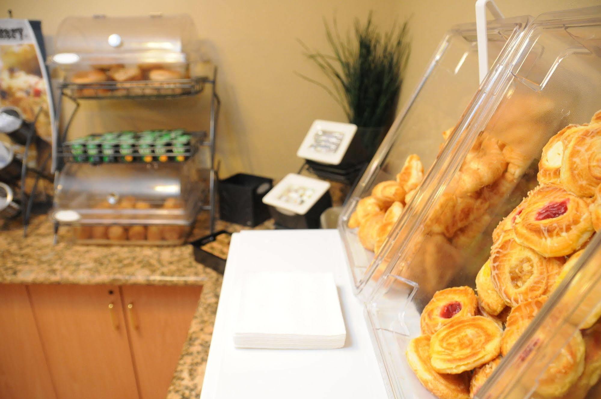 Microtel Inn & Suites By Wyndham West Chester Exteriör bild